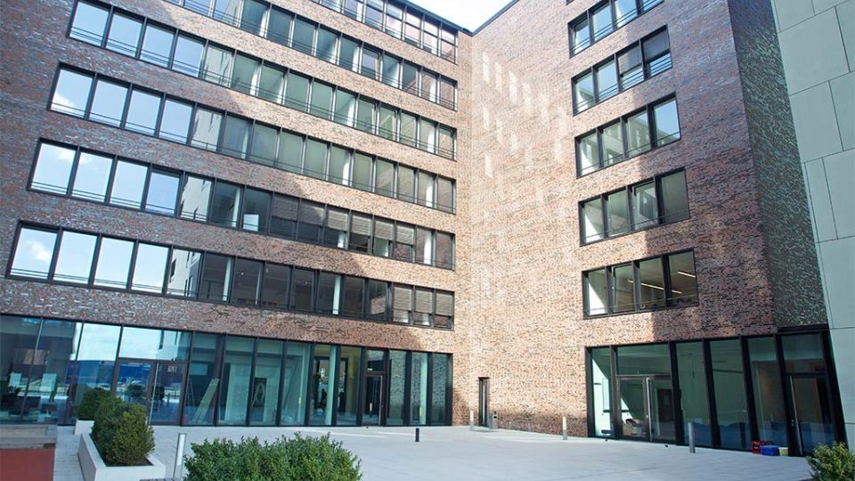 Master at the private Hamburg university